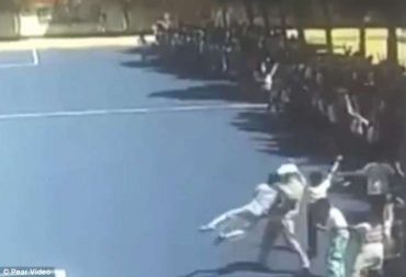 (Video) Denda Keterlaluan, Guru Cekik Leher Dan Lempar ...