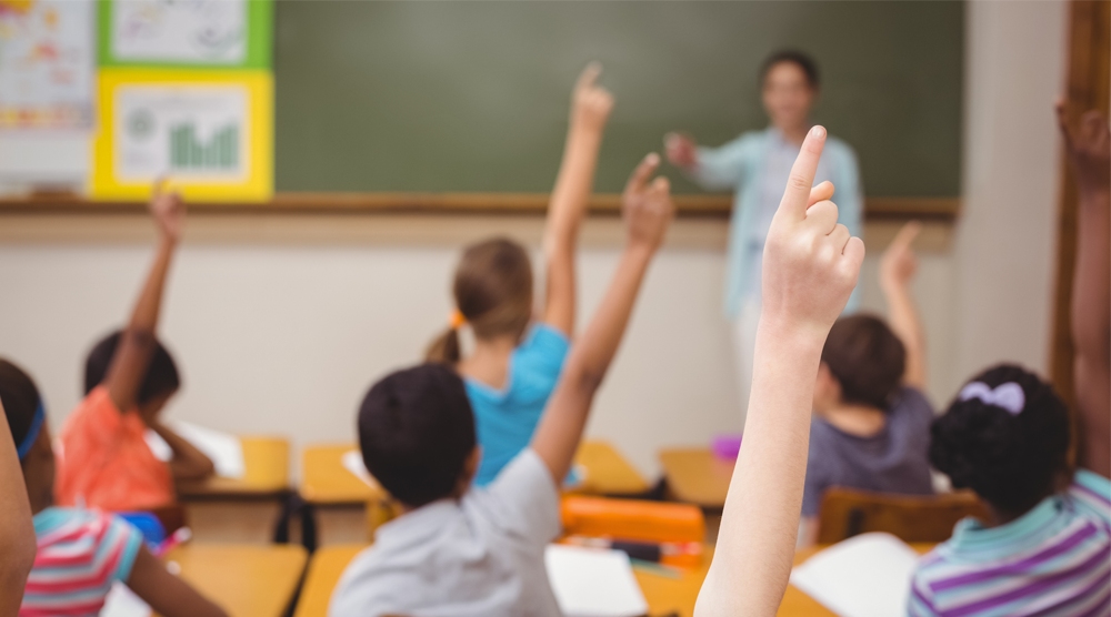 Murid Tak Suka Berbahasa Inggeris, Cikgu Lelaki Ini Punya Cara