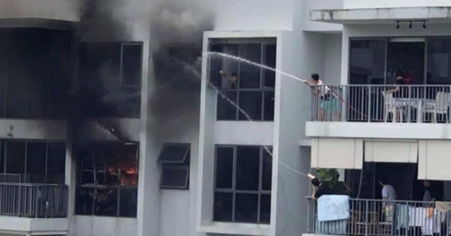 (Video) Cuba Padam Kebakaran Rumah Jiran, Warganet Puji Tindakan Warga