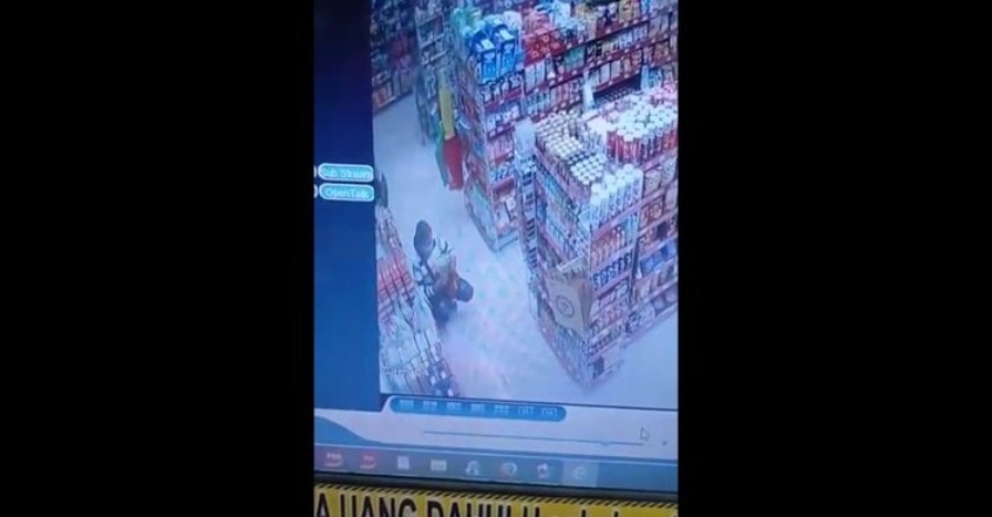 suri rumah curi minyak masak