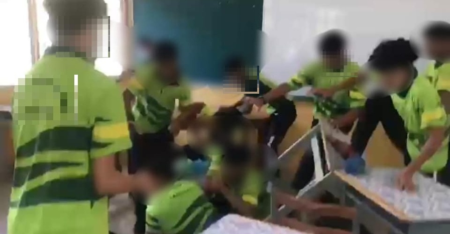 pelajar pukul rakan
