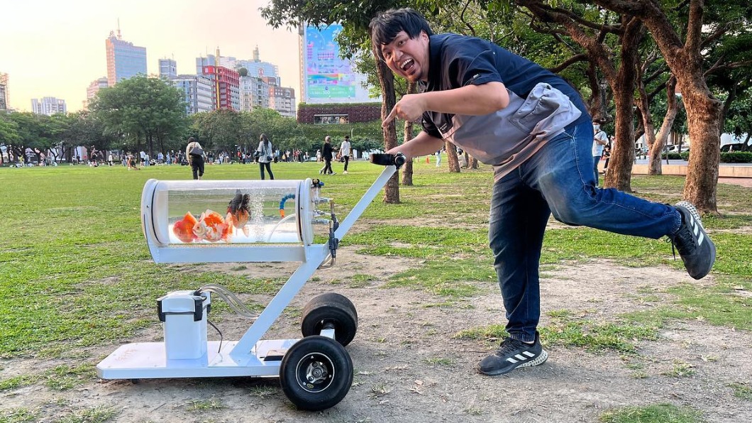 youtuber ubah suai tangki akuarium