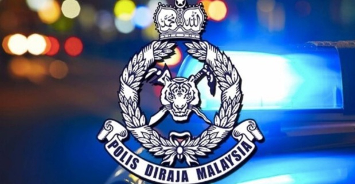 kereta terjunam dalam sungai