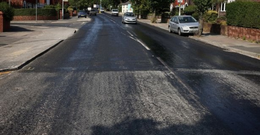 Jalan Raya Di UK Cair