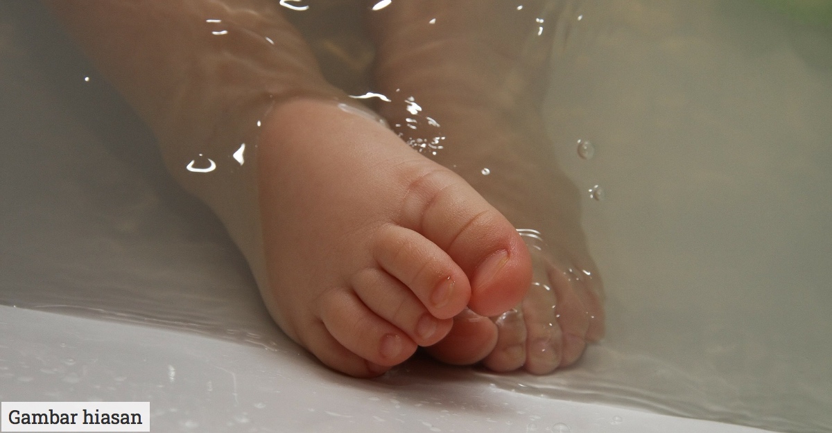 Bayi Dilapor Lemas Ditinggalkan Bapa Dalam Tandas