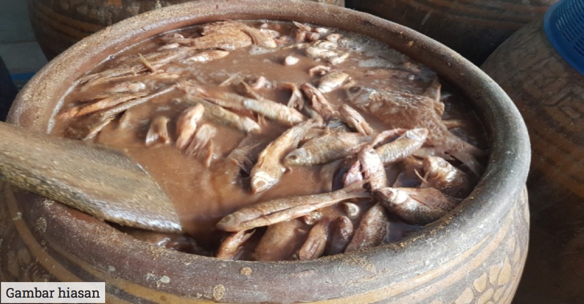 Ah Long Baling Ikan Pekasam Dalam Rumah