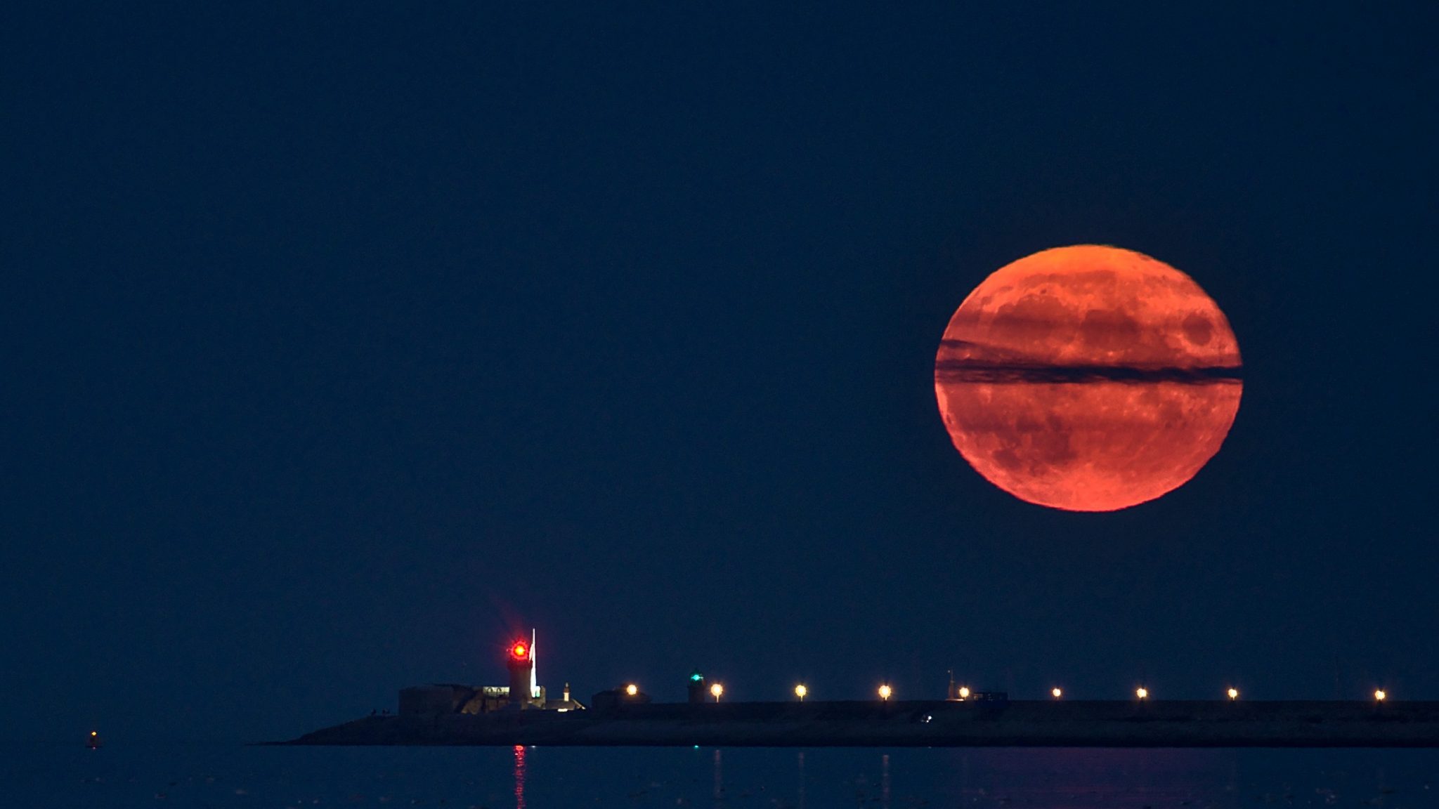 Supermoon 'Terakhir', 'Sturgeon Moon' Muncul Khamis Ini