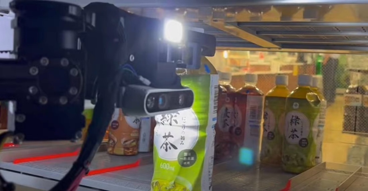FamilyMart Bakal Guna Robot 'Topup' Barang