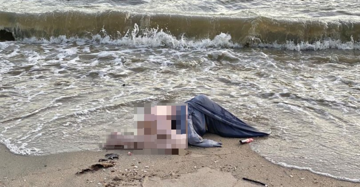 mayat terdampar di pantai