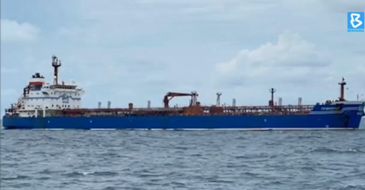 kapal tangki rusia ditahan bersauh tanpa kebenaran