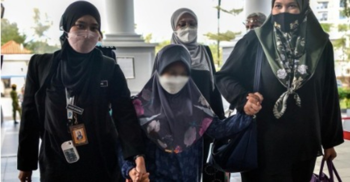 bella menangis terima rawatan cuci luka