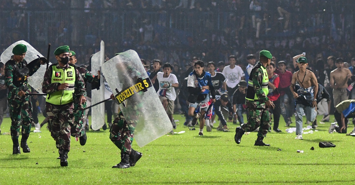 rusuhan bola indonesia