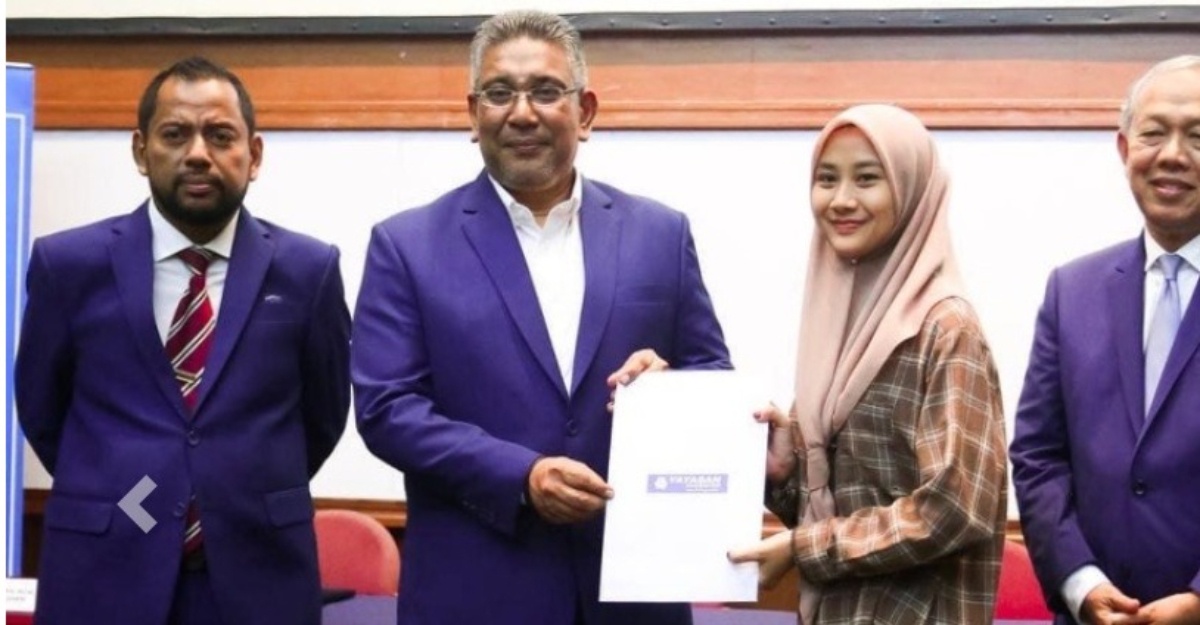 yayasan bank rakyat peruntuk rm1.13 juta pelajar cemerlang uniten