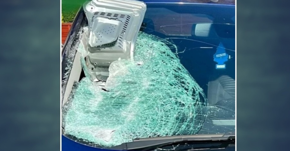 "Microwave" Tiba-Tiba Hinggap Cermin Kereta