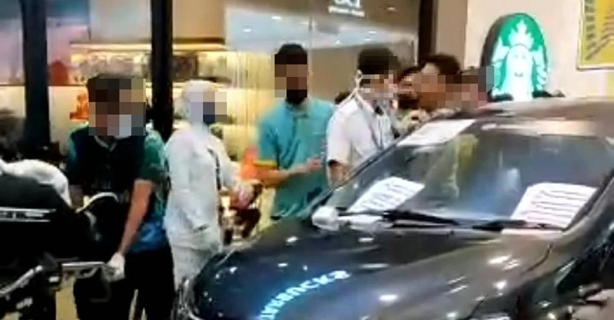 tiga ditahan halang petugas kesihatan