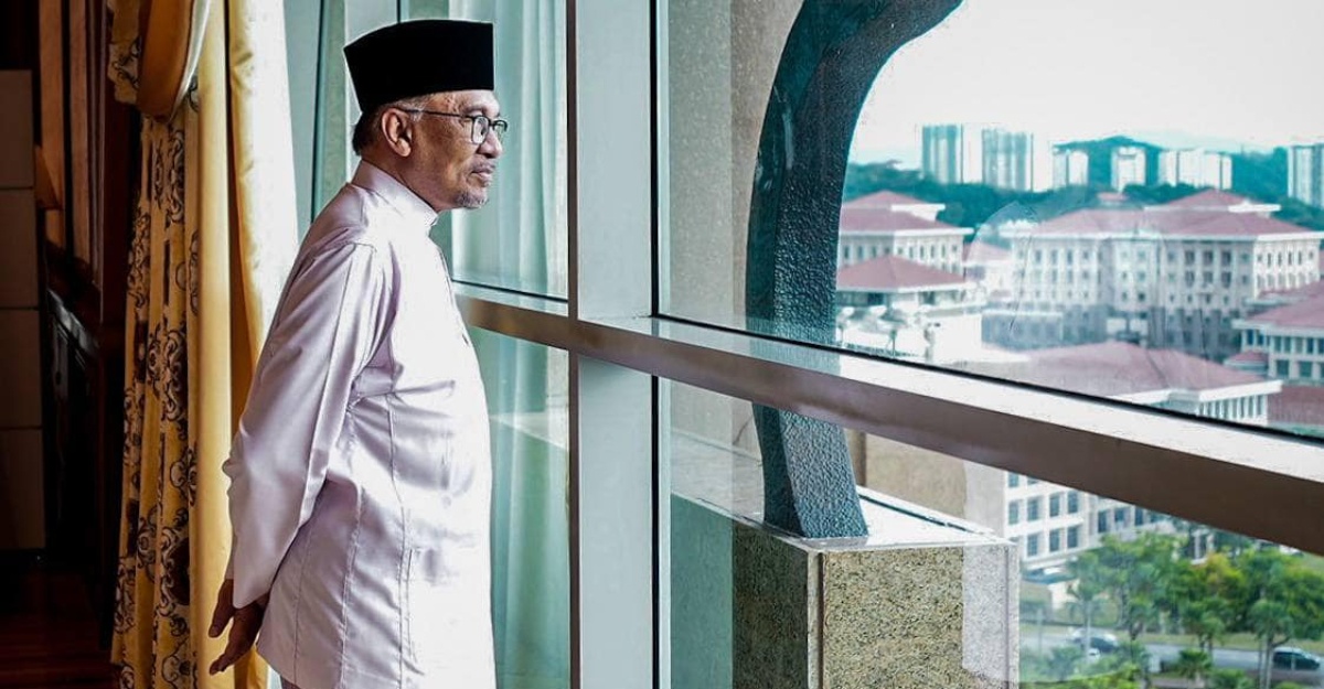 anwar tolak kereta mewah