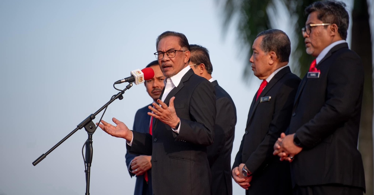 anwar tolak pemberian cenderahati