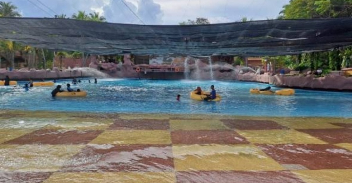 Lemas Di Kolam Berombak