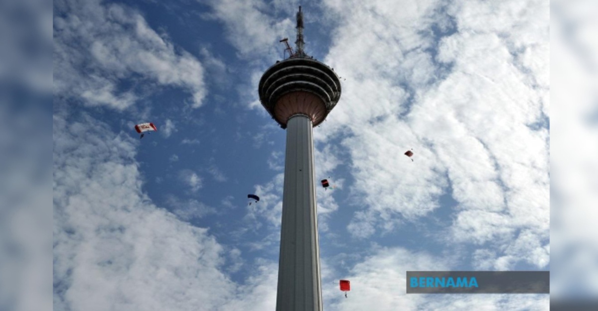 pengambilaihan menara kl