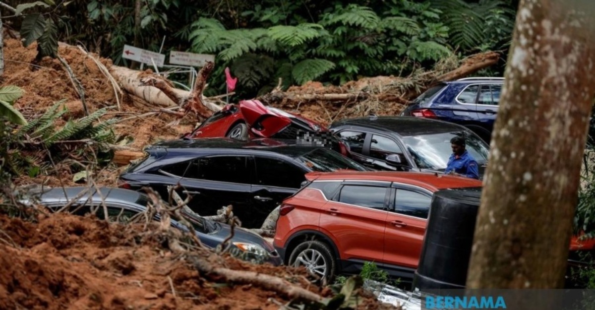 curi barangan mangsa tanah runtuh Batang Kali