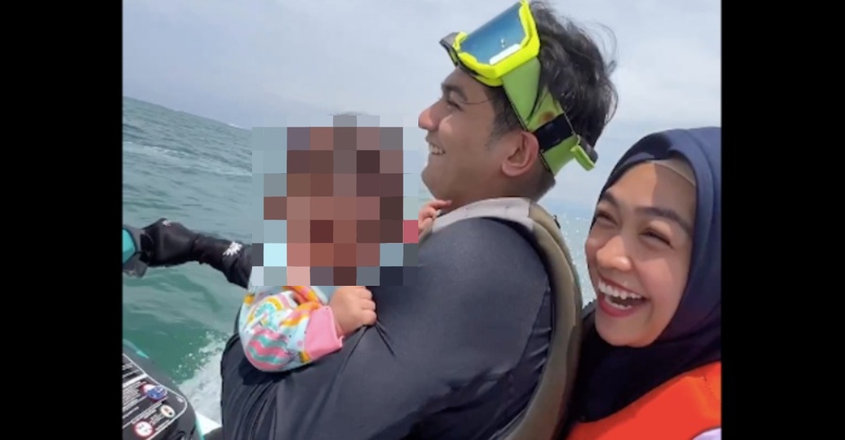 Bayi Naik "Jet Ski"