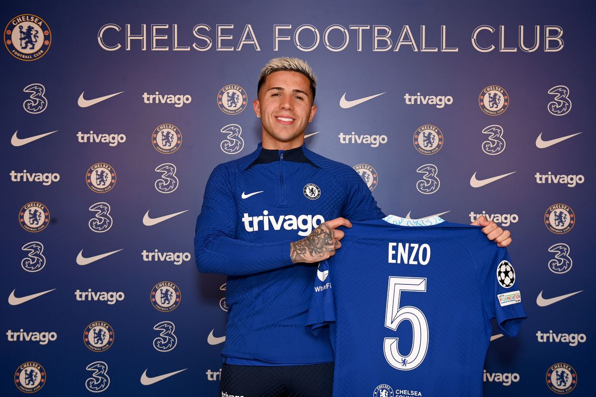 Enzo Fernandez sarung jersi nombor 5