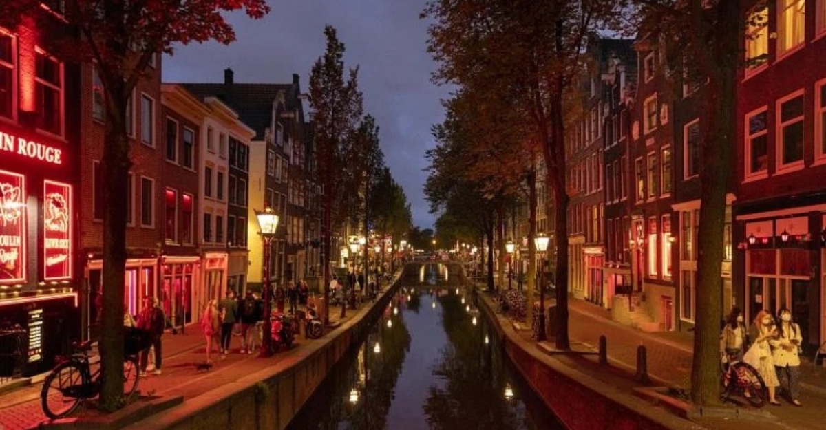 Amsterdam haramkan ganja