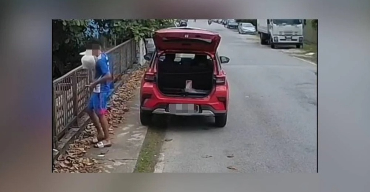 buang sampah di sungai