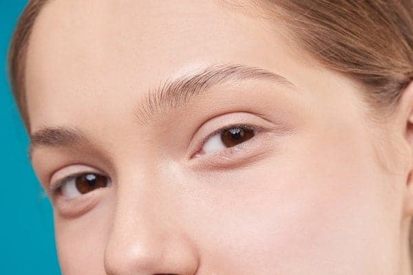 Ciri & Personaliti Individu Kening Tebal