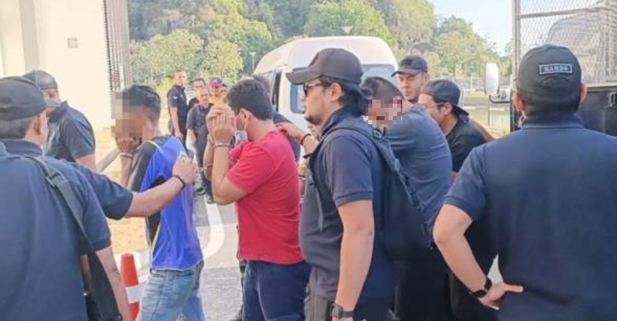 lans koperal nak ziarah kubur isteri