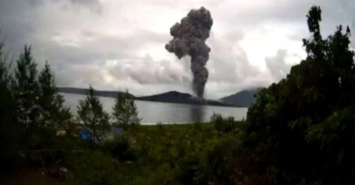 Gunung Krakatau Kembali Meletus