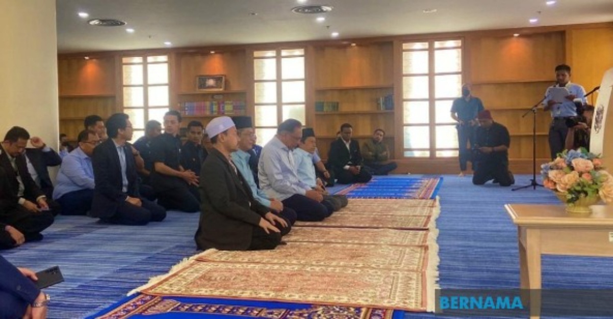 kerajaan pemberian kontrak