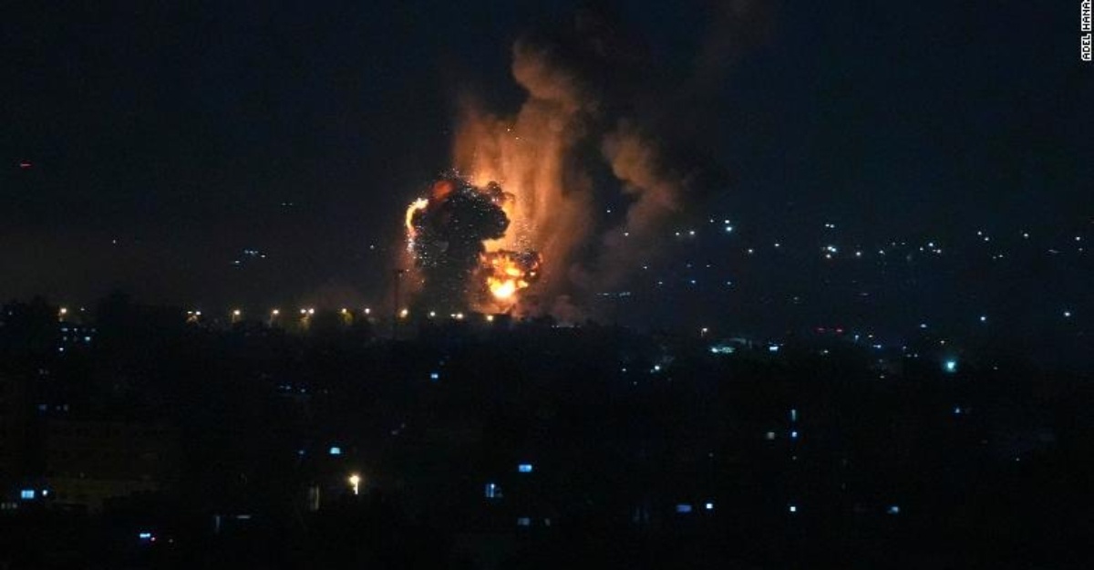 Israel melancarkan serangan di Lubnan dan Gaza