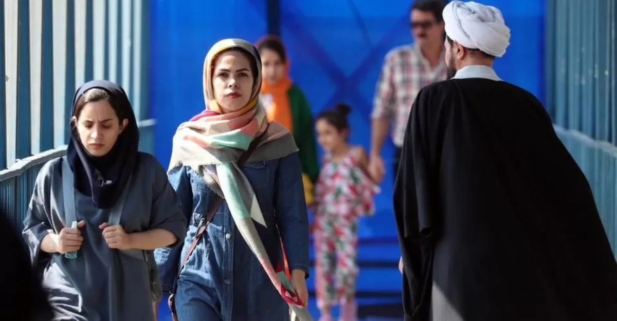 iran wanita tidak bertudung