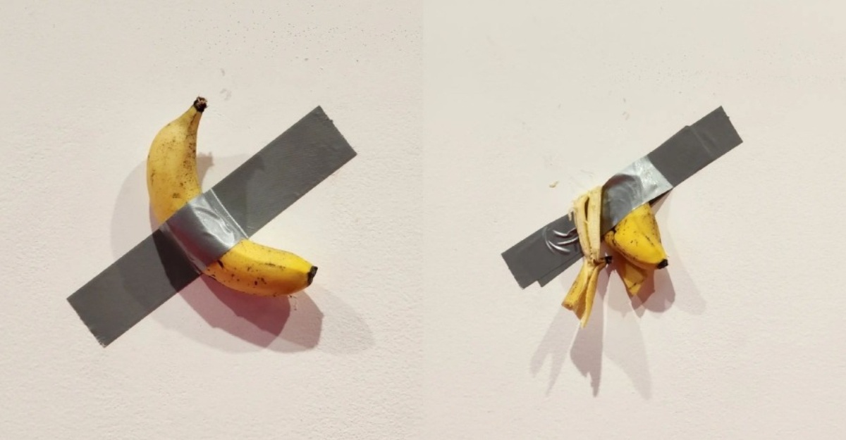 pengunjung makan pisang