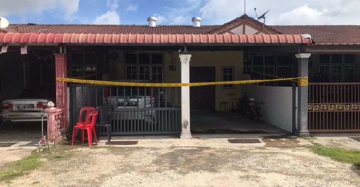 warga emas dipukul anak perempuan