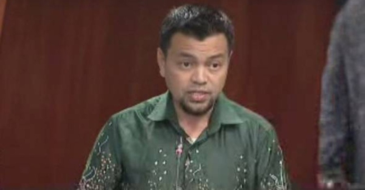 jururawat berpakaian ketat