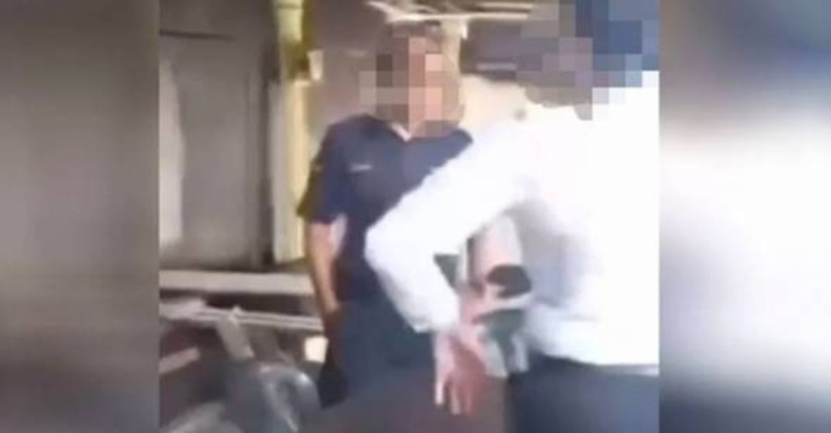 Inspektor wanita digantung tugas