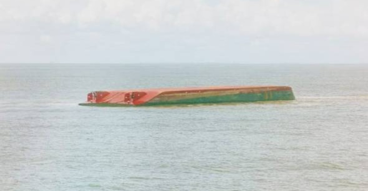 8 Kru Kapal Kargo Terbalik MasihTerperangkap, Apung Kapal Cara Terbaik Kesan Mangsa