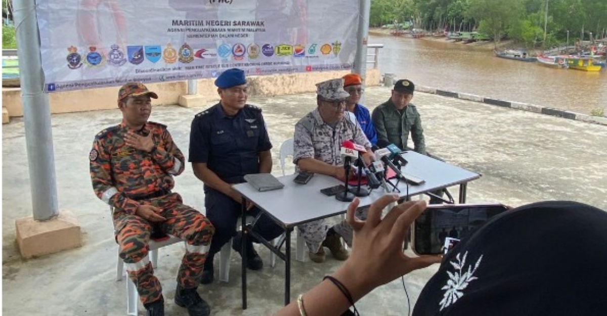 kapal terbalik empat mayat
