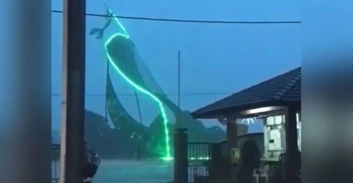 wau bulan gergasi pas