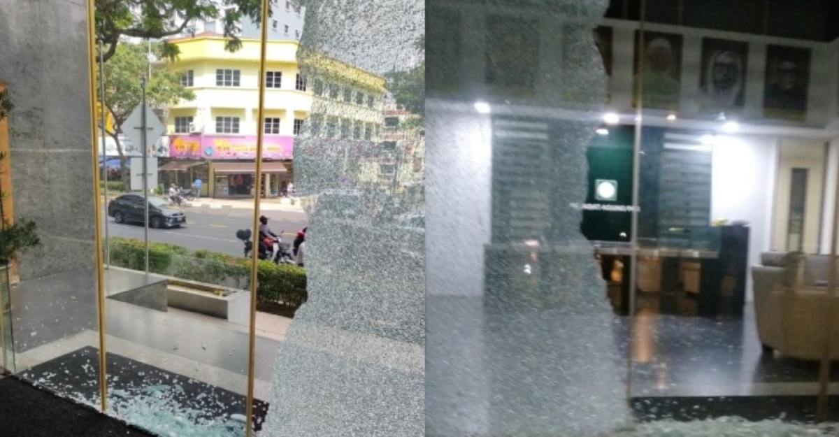 Ibu Pejabat PAS Pusat KL Dibaling Batu