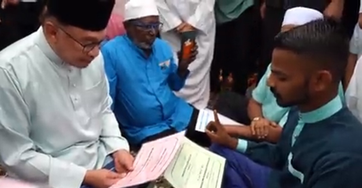anwar kalimah syahadah memeluk islam