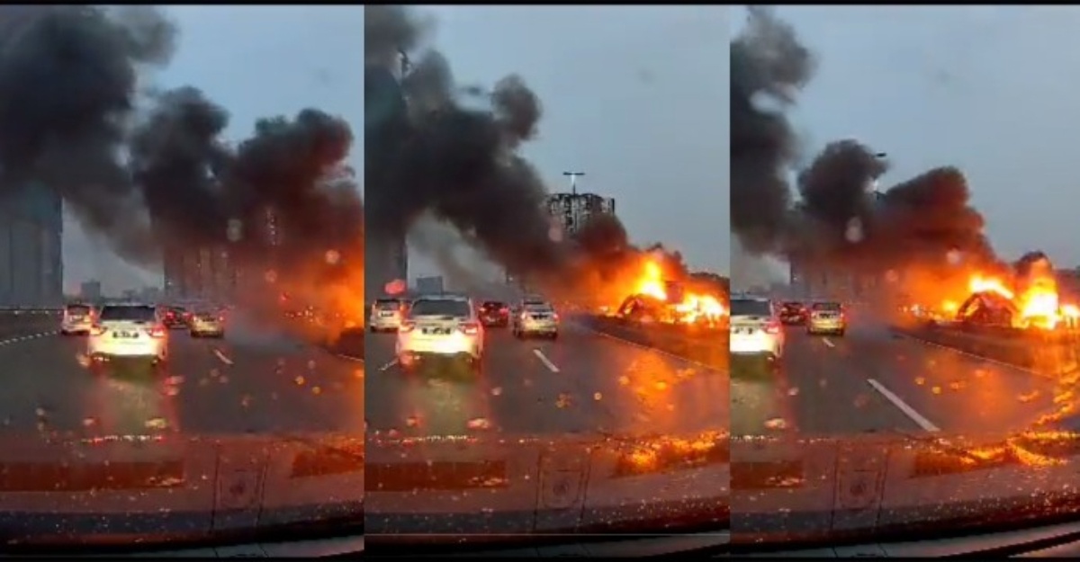Kereta Terbakar Di Lebuhraya MEX Menghala Ke Kuala Lumpur