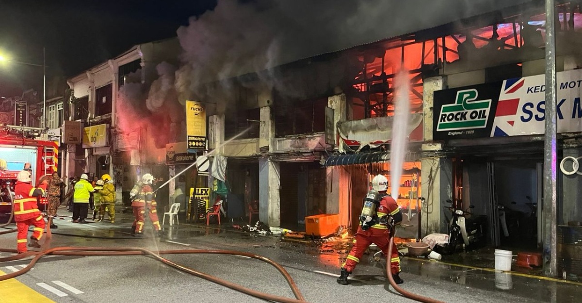 lapan kedai dua tingkat