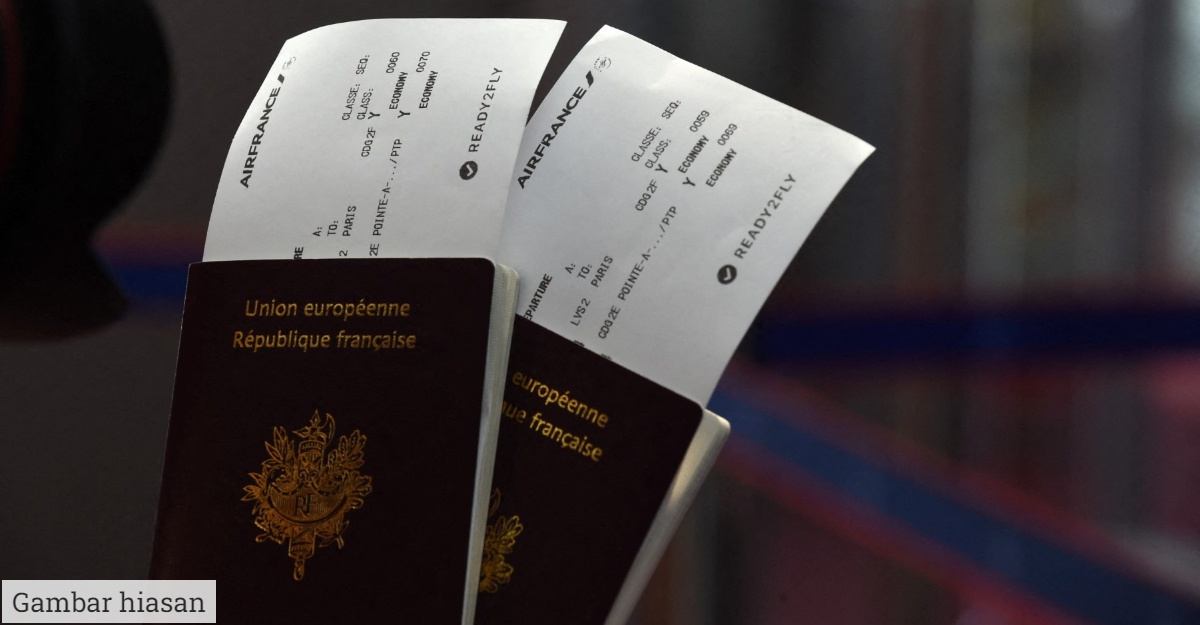 tiga individu tanpa pasport