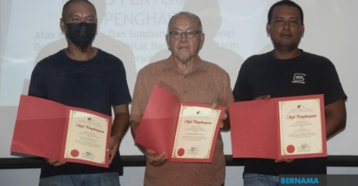 nelayan telur penyu