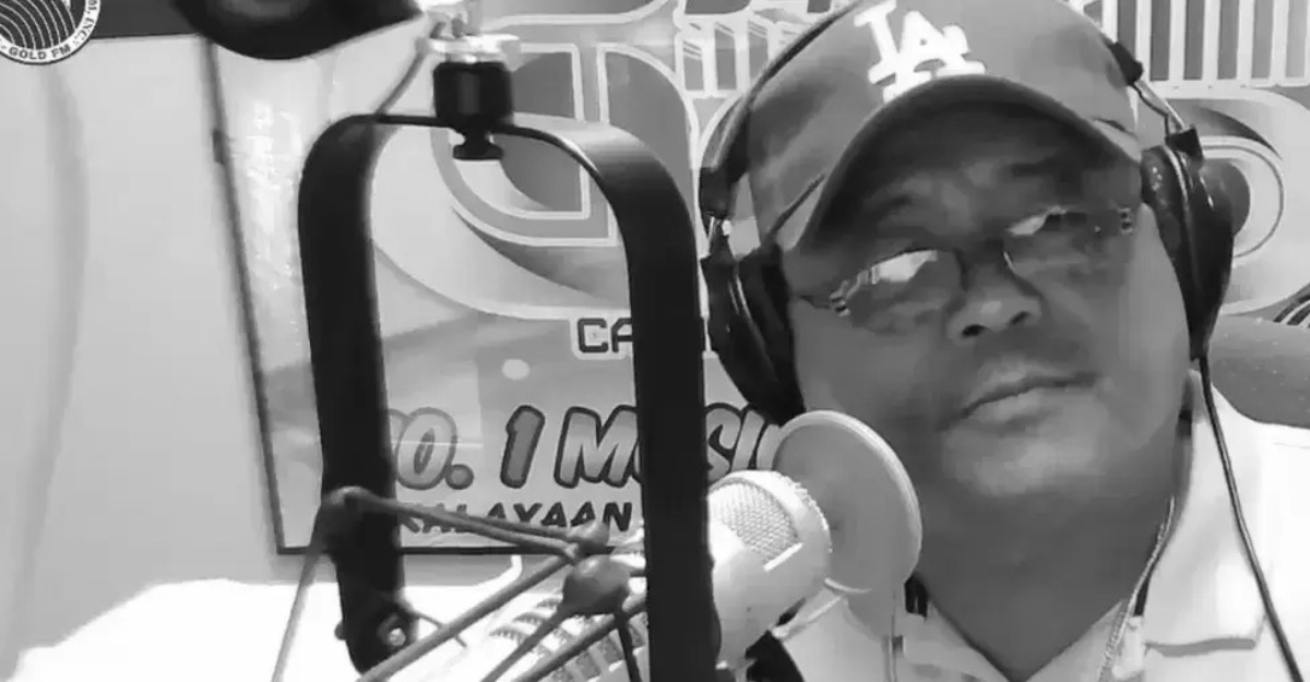 penyampai radio ditembak live