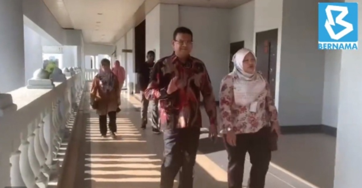 Lokman Noor Adam Bebas