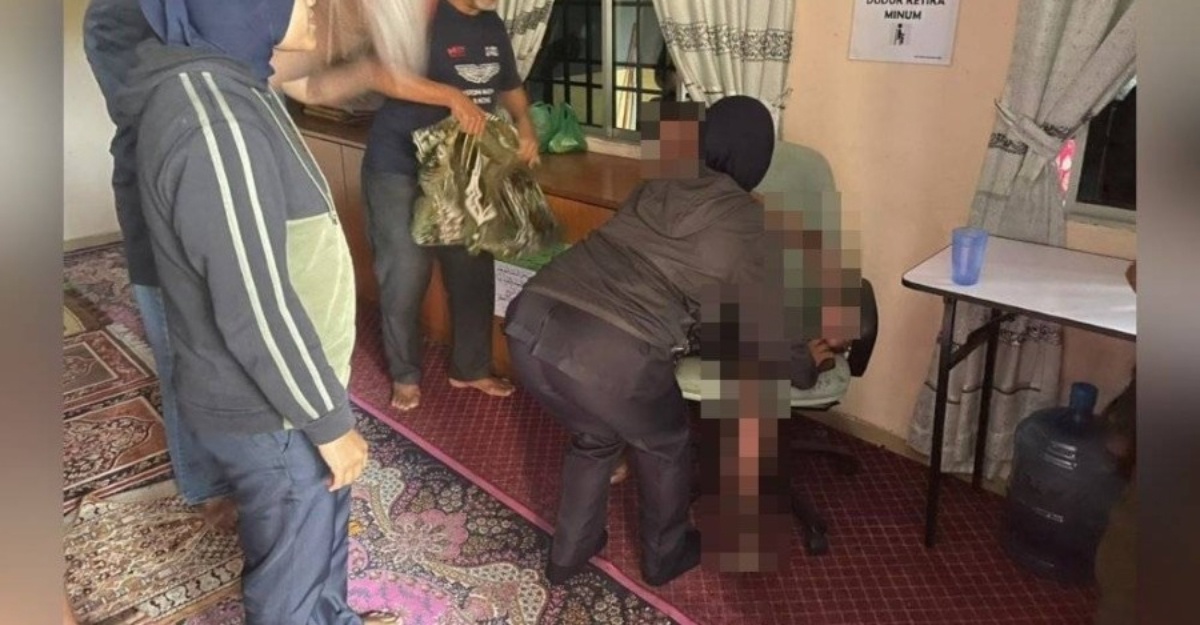 kanak-kanak lelaki melecur